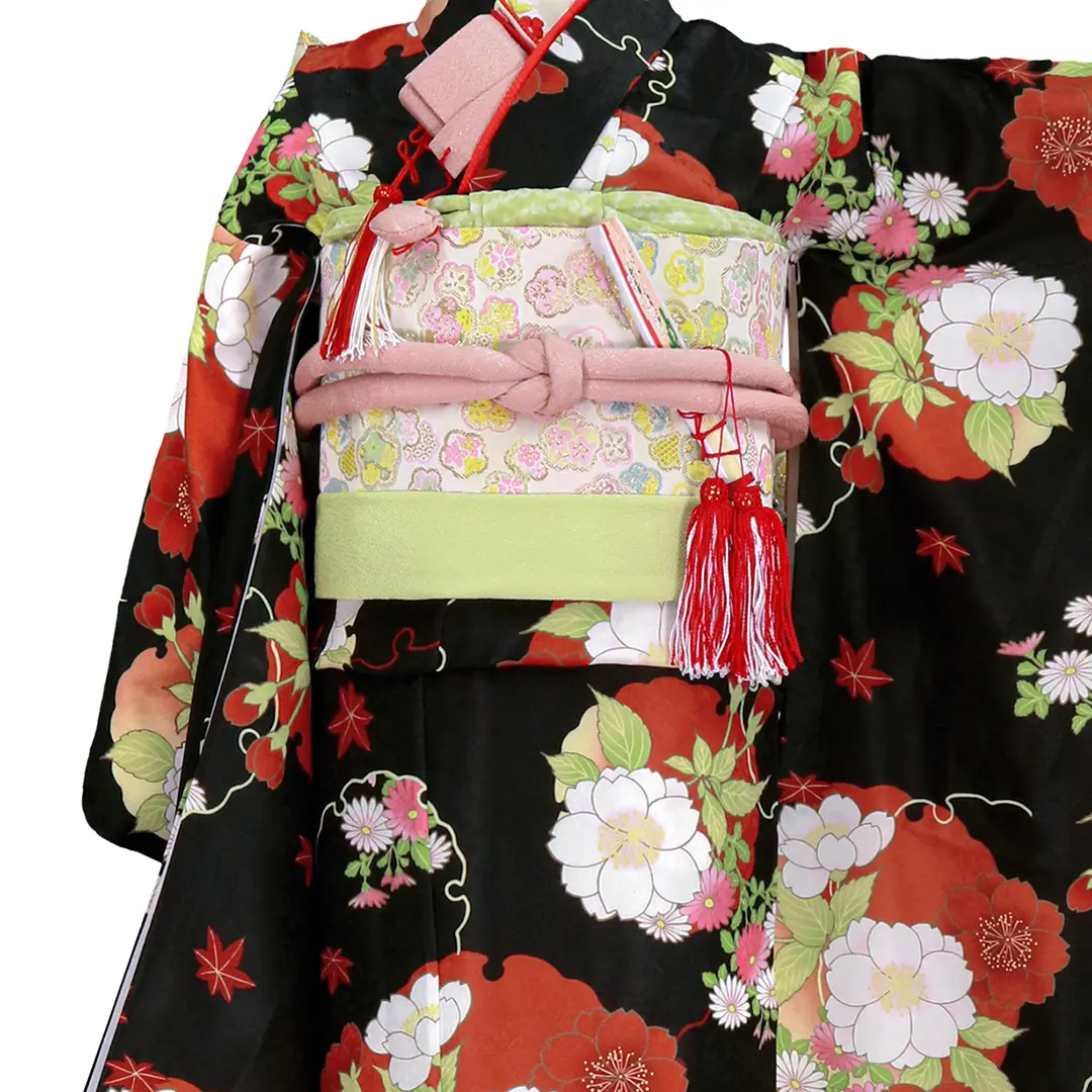 黒地に雪輪と桜の着物（白帯に黄緑）／七五三・七歳女の子