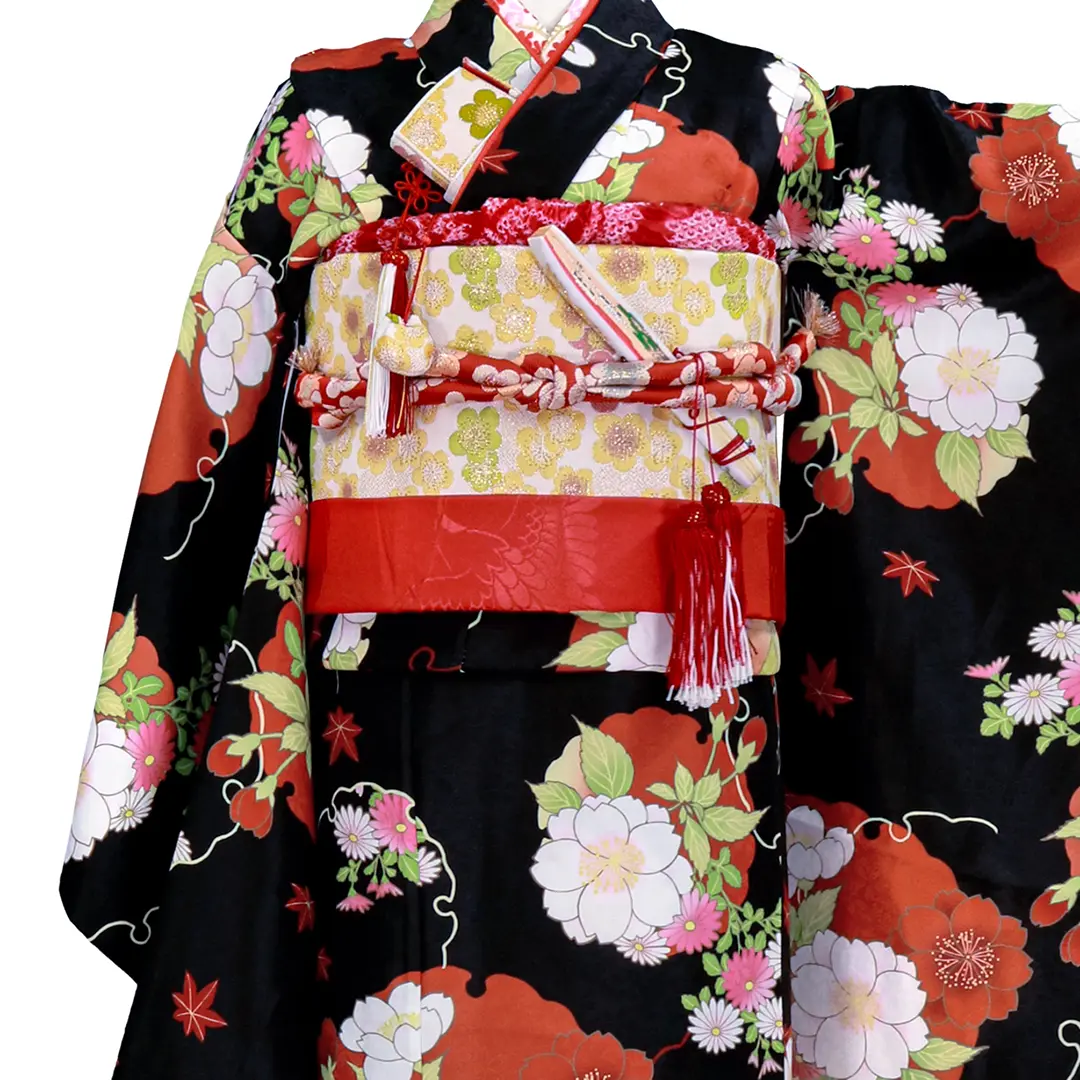 黒地に雪輪と桜の着物（アイボリー帯に赤）／七五三・七歳女の子