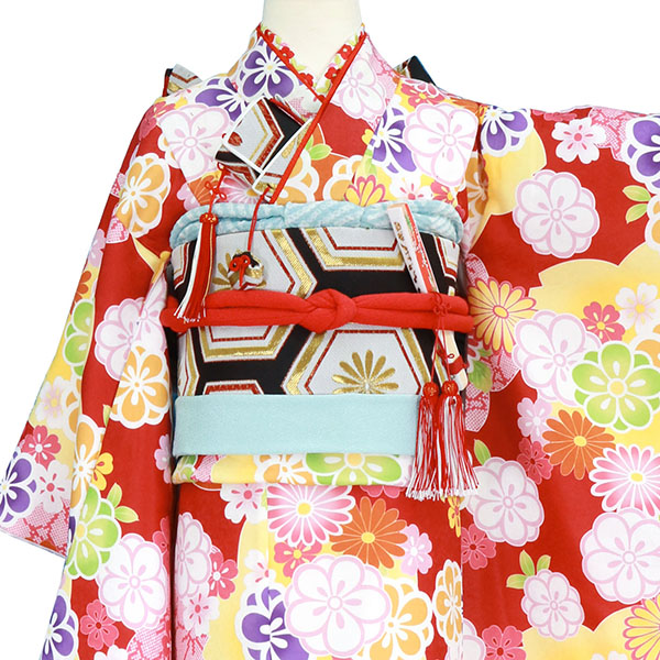 赤地に百花の着物（黒帯に水色）／七五三・七歳女の子