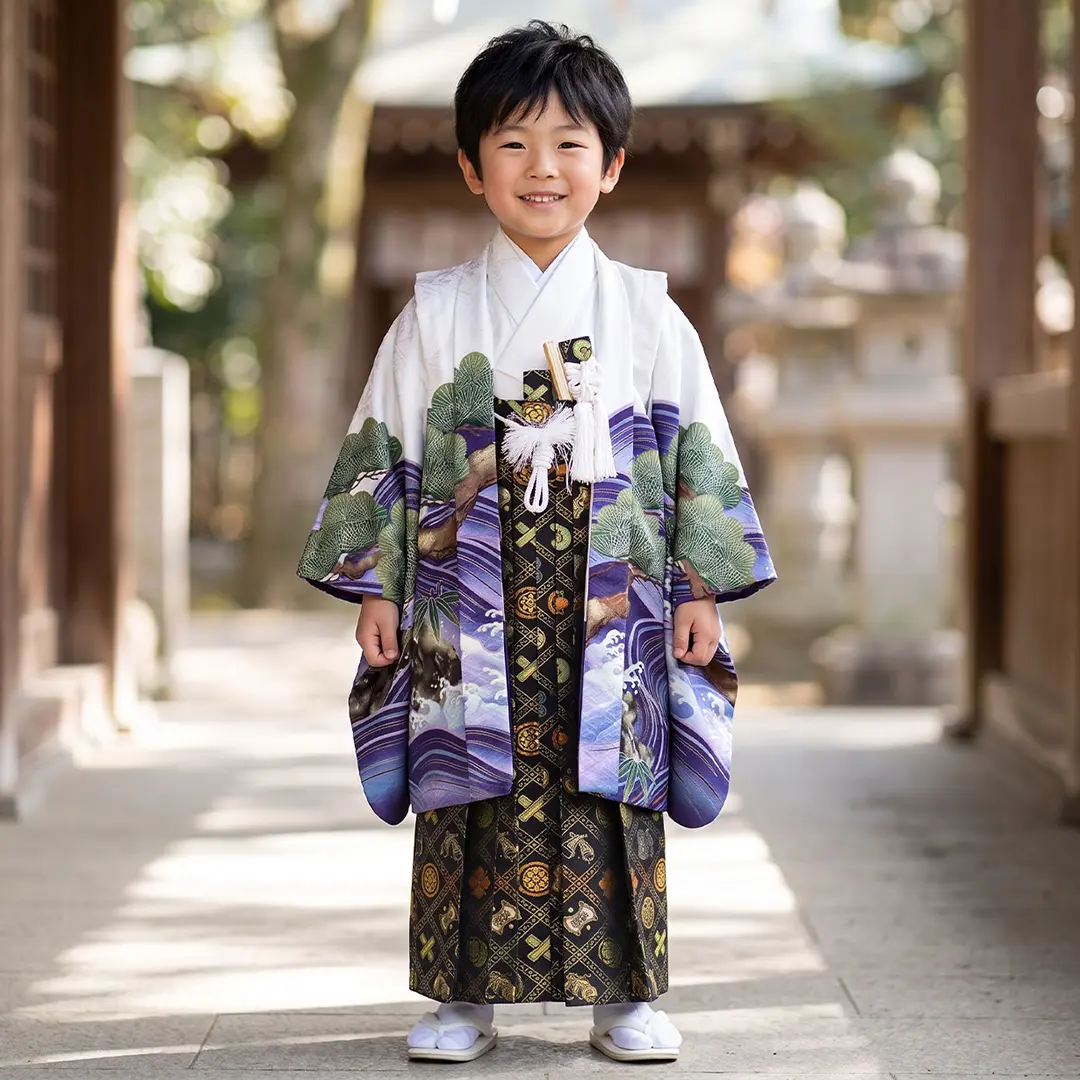 白地に鷹と波・松、黒の袴／七五三・五歳男の子・袴／着用イメージ