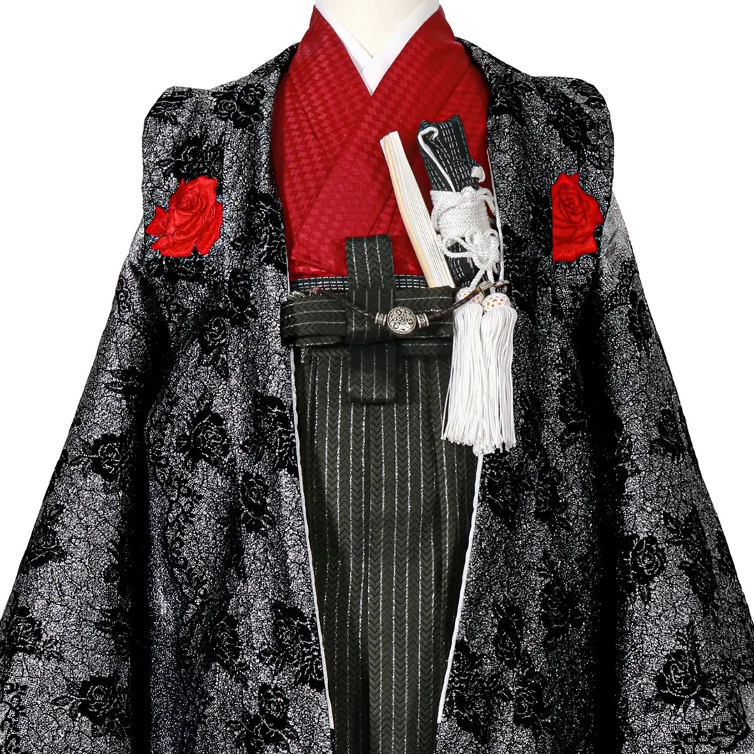 シルバーの地に薔薇とレース、黒の袴／七五三・五歳男の子・袴／衿元詳細