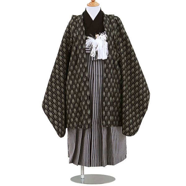 黒地に矢羽柄の羽織、黒縞の袴／七五三・五歳男の子・袴