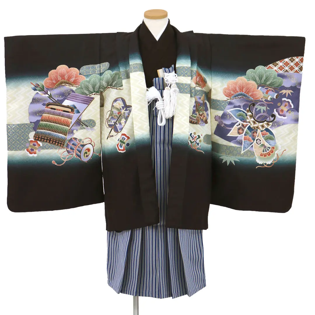 黒地に龍、紺縞の袴／七五三・五歳男の子・袴／羽織の柄