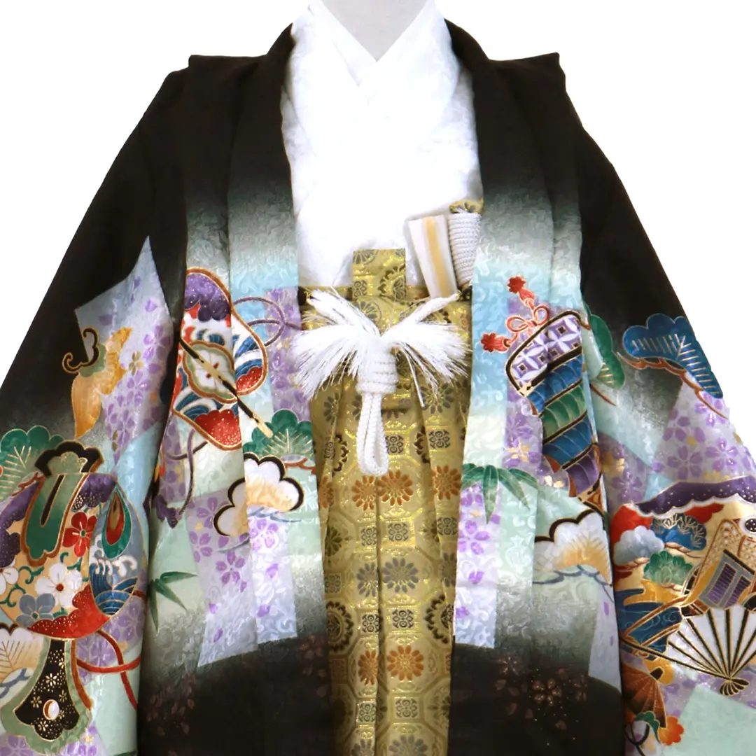 黒地に兜と扇面と小槌、金襴の袴／小さめサイズ／七五三・五歳男の子・袴／衿元詳細
