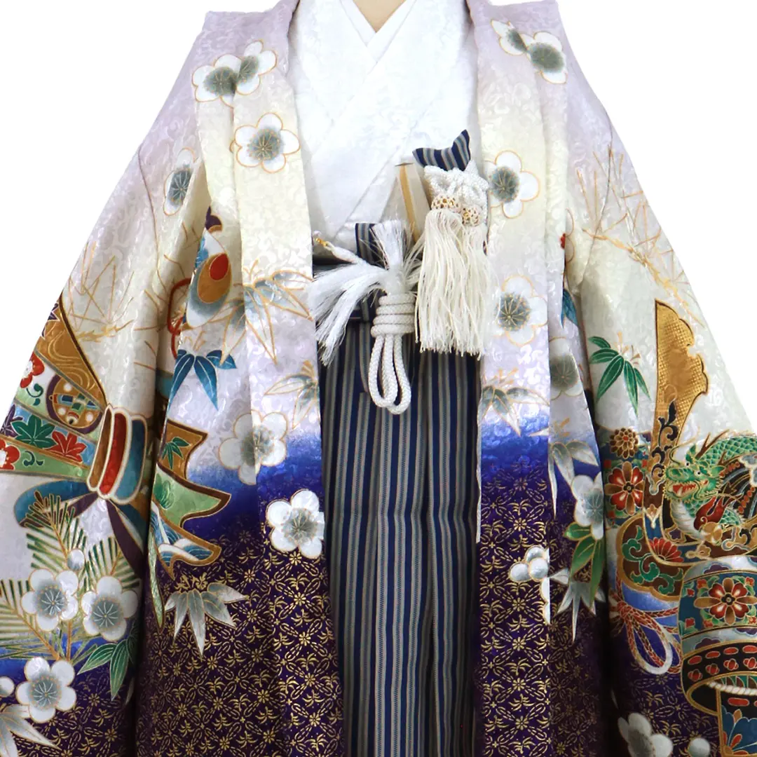 淡い藤色地に兜と束ね熨斗、紺縞の袴／小さめサイズ／七五三・五歳