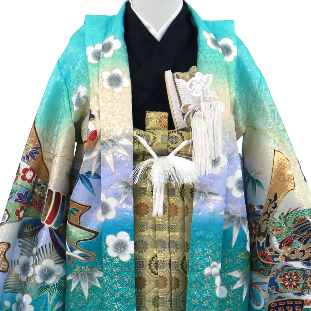 ミントグリーン地に兜と束ね熨斗、金襴の袴／小さめサイズ／七五三・五歳男の子・袴／衿元詳細