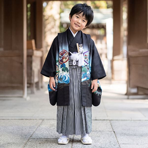 黒地に鷹と幔幕、黒縞の袴／七五三・五歳男の子・袴 | 宅配着物