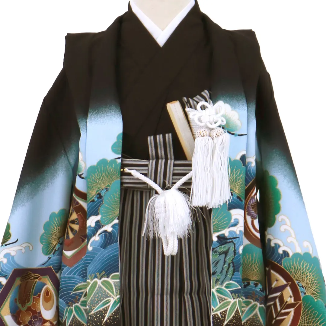 黒地に鷹と宝船に松、黒縞の袴／七五三・五歳男の子・袴／衿元詳細