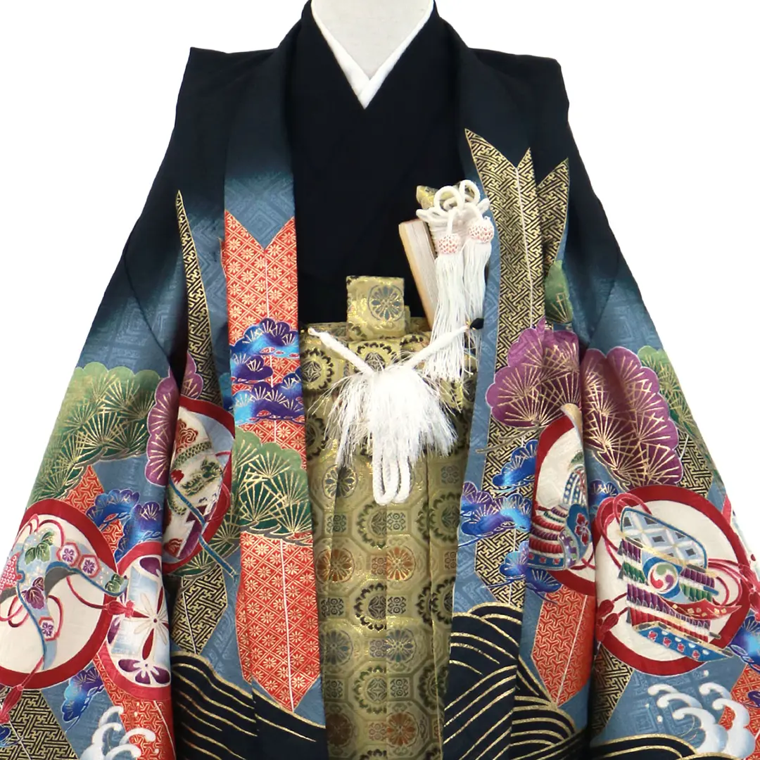黒地に鷹と矢羽、金襴の袴／七五三・五歳男の子・袴／衿元詳細