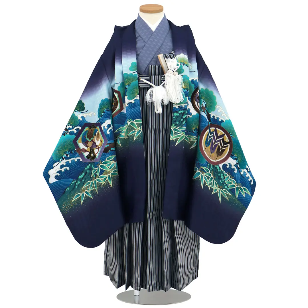 紺地に鷹と宝船・松、黒縞の袴／七五三・五歳男の子・袴／正面