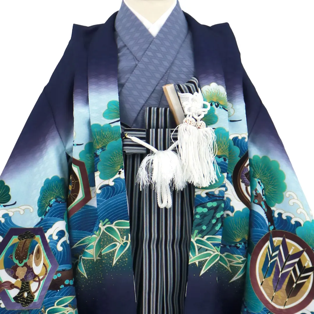 紺地に鷹と宝船・松、黒縞の袴／七五三・五歳男の子・袴／衿元詳細