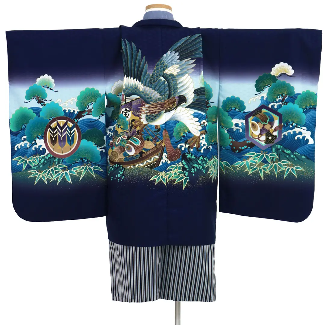 紺地に鷹と宝船・松、黒縞の袴／七五三・五歳男の子・袴／背中