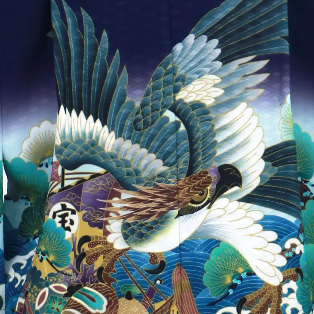 紺地に鷹と宝船・松、黒縞の袴／七五三・五歳男の子・袴／背中の柄詳細