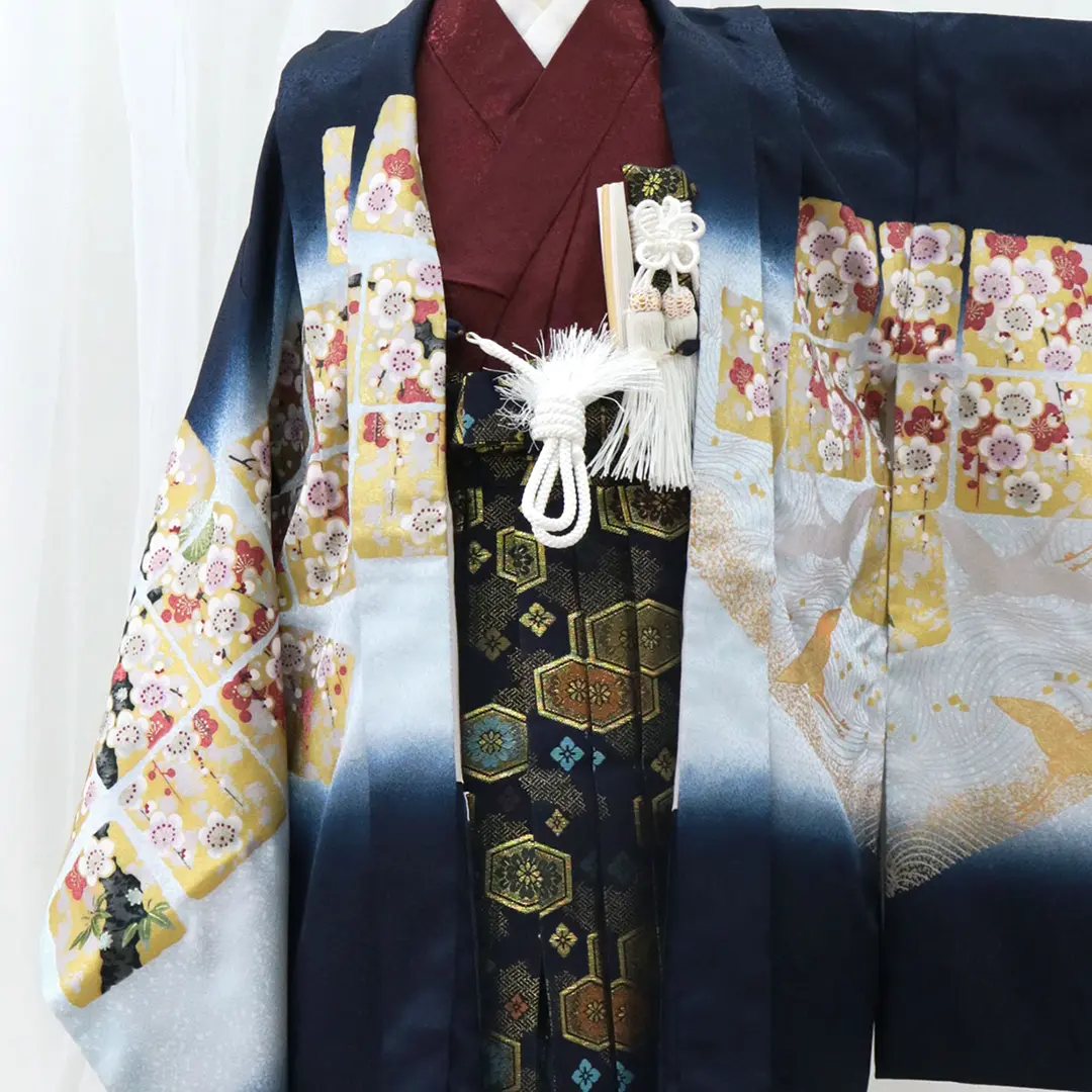 紺地に鷹と松竹梅、菱の袴／七五三・五歳男の子・袴／正面詳細
