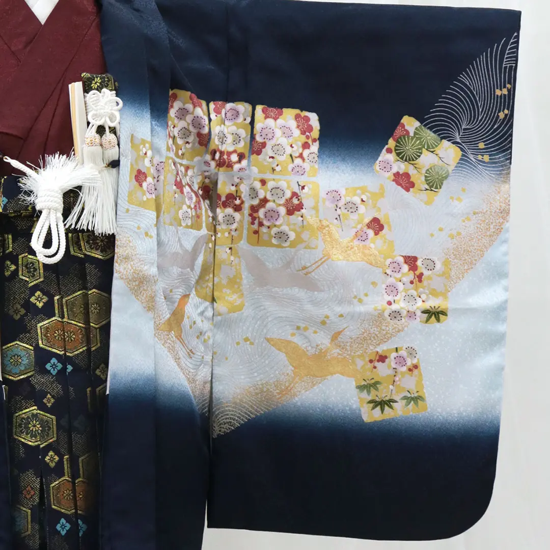 紺地に鷹と松竹梅、菱の袴／七五三・五歳男の子・袴／左袖詳細