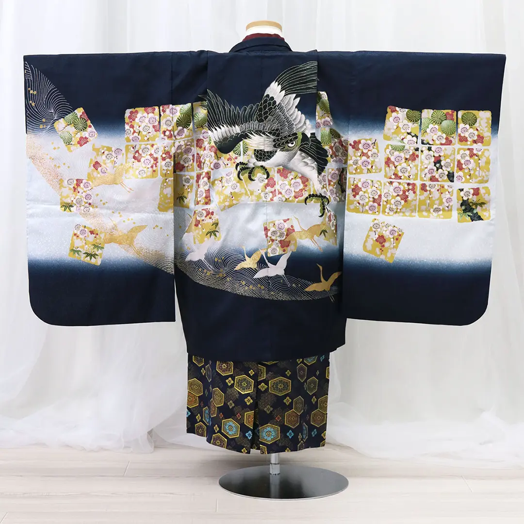 紺地に鷹と松竹梅、菱の袴／七五三・五歳男の子・袴／背中