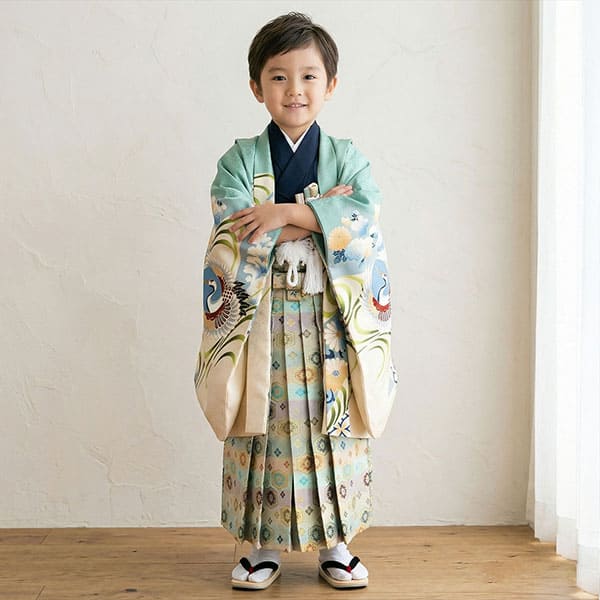 薄萌黄とクリーム地に桐と鶴文、亀甲白の袴／七五三・五歳男の子・袴