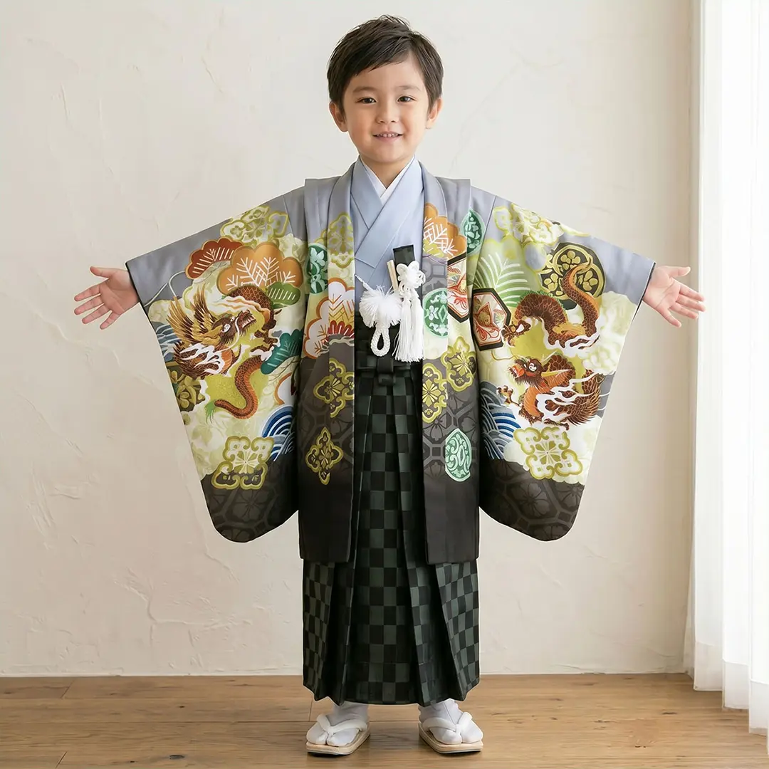 グレー地に龍、黒の市松袴／七五三・五歳男の子・袴 | 宅配着物