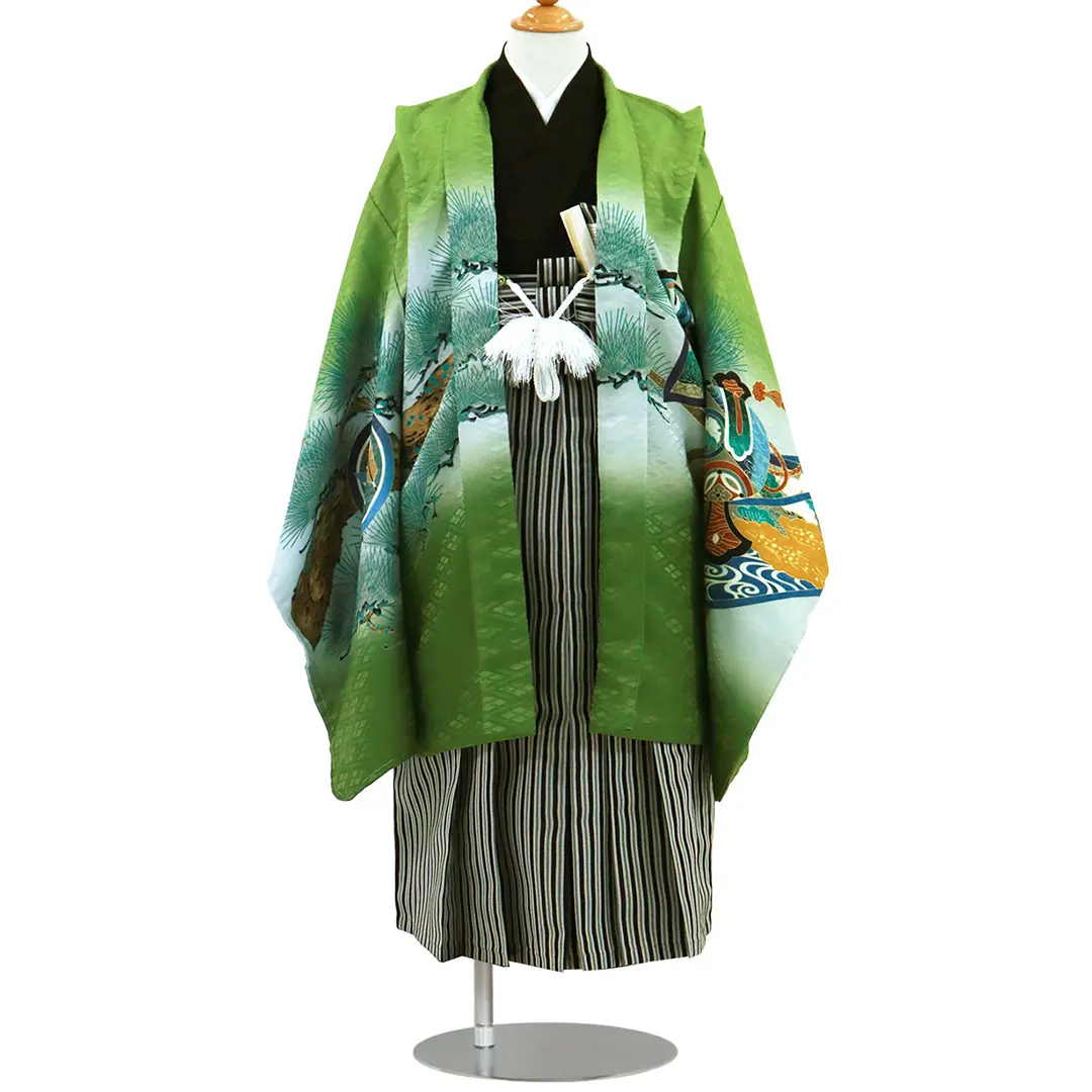 抹茶地に兜と巻物、黒縞の袴／七五三・五歳男の子・袴