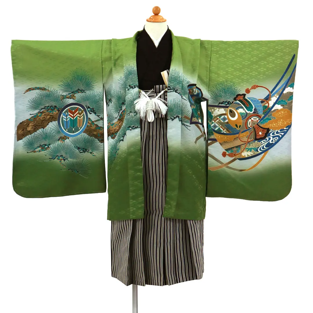 抹茶地に兜と巻物、黒縞の袴／七五三・五歳男の子・袴