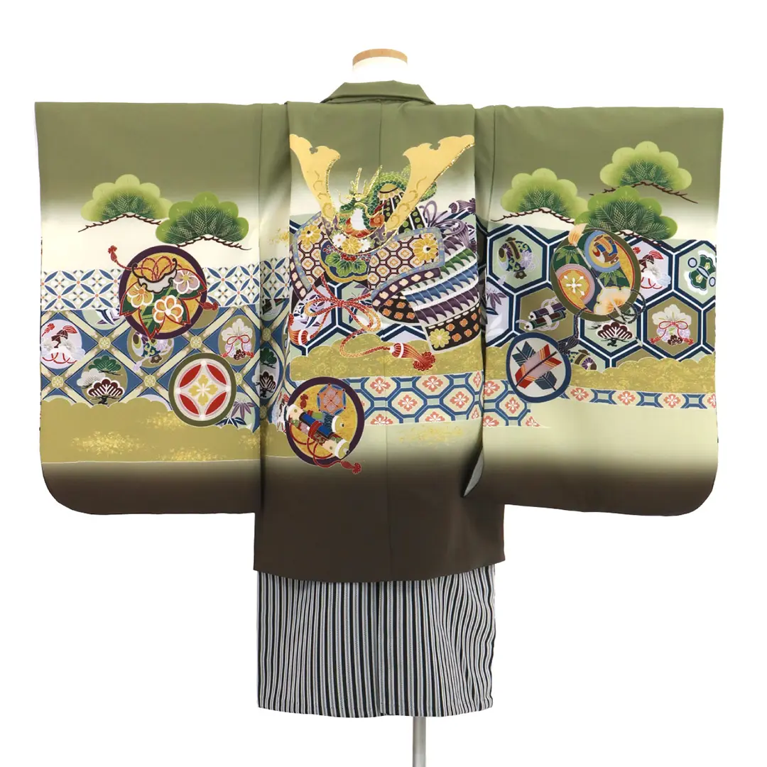 抹茶地に兜と吉祥文、黒縞の袴／七五三・五歳男の子・袴／背中