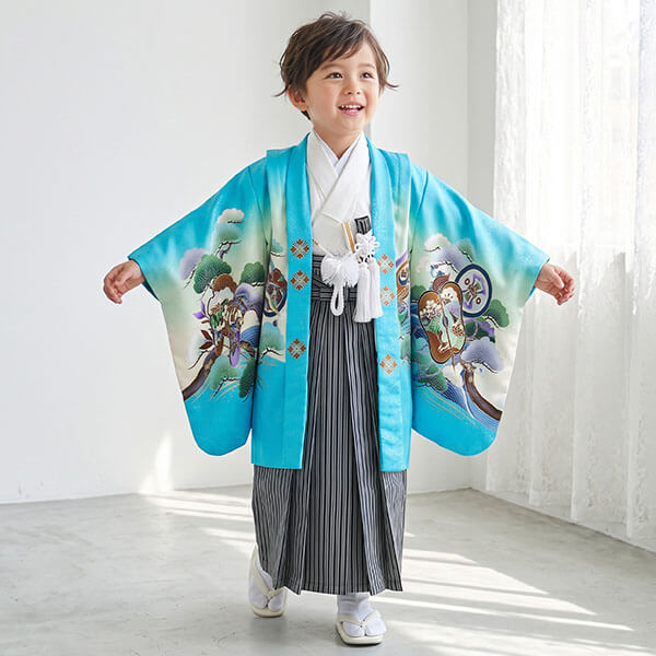 水色地に兜と軍配、黒縞の袴／小さめサイズ／七五三・五歳男の子・袴