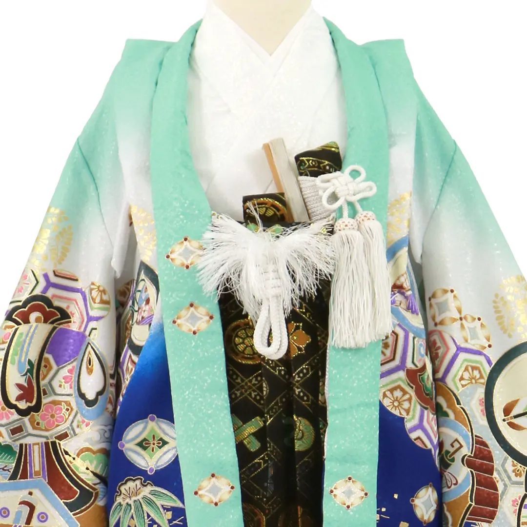 エメラルドグリーンに鷹と亀甲文様、黒の袴／小さめサイズ／七五三・五