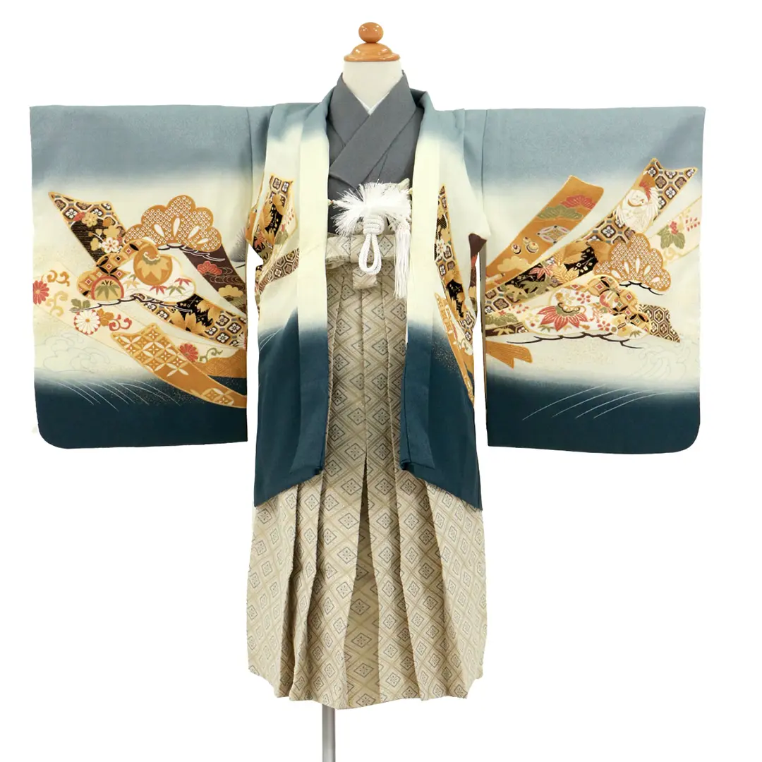 兜と束ね熨斗 着物＋袴＋小物セット 七五三 男の子 昭和レトロ グレー地に兜と金の束ね熨斗、白グレーの袴／七五三・五歳男の子・袴