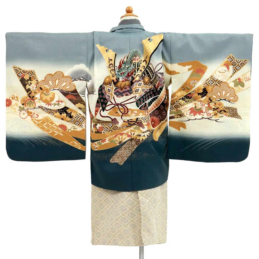 グレー地に兜と金の束ね熨斗、白グレーの袴／七五三・五歳男の子・袴