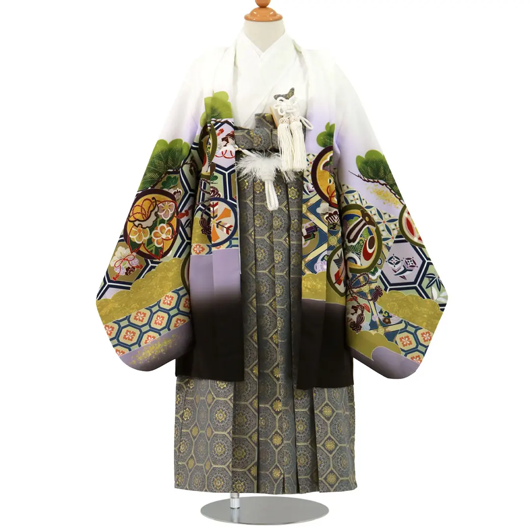 白地に兜と吉祥文、藍鼠の袴／小さめサイズ／七五三・五歳男の子・袴／正面