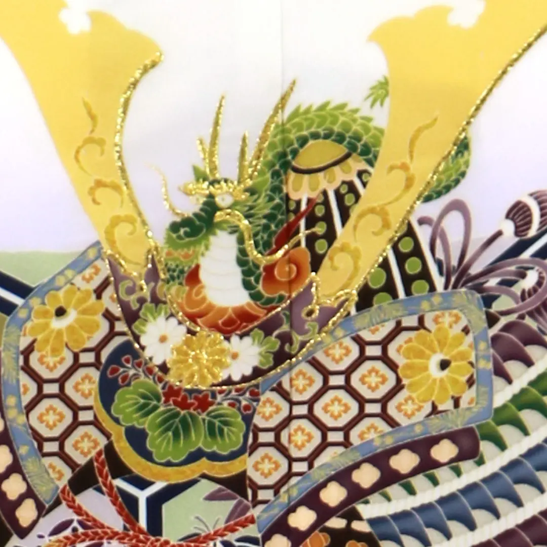 白地に兜と吉祥文、藍鼠の袴／小さめサイズ／七五三・五歳男の子・袴／背中の柄詳細