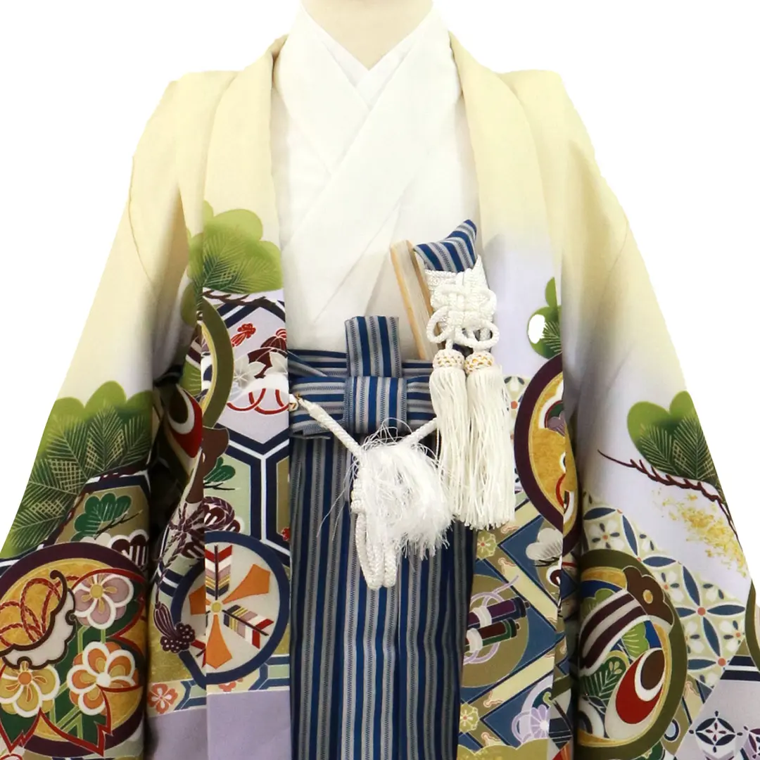 クリーム地に鷹と吉祥文、紺縞の袴／七五三・五歳男の子・袴／衿元詳細