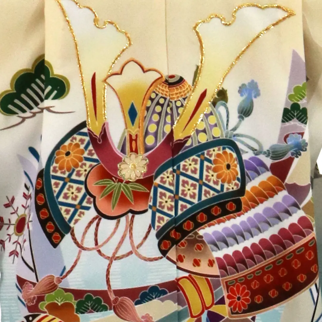 クリーム地に兜と矢羽根、紺の袴／丈短め／七五三・五歳男の子・袴