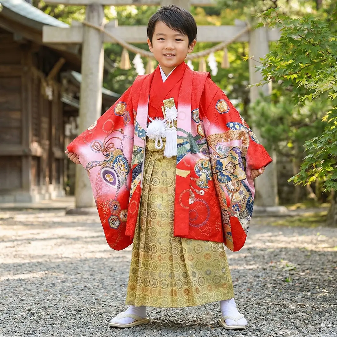 m*y様 美品中古品　男の子　金襴　袴セット　七五三　男児　5歳 赤地に鷹や軍配、金襴の袴／七五三・五歳男の子・袴 | 宅配着物