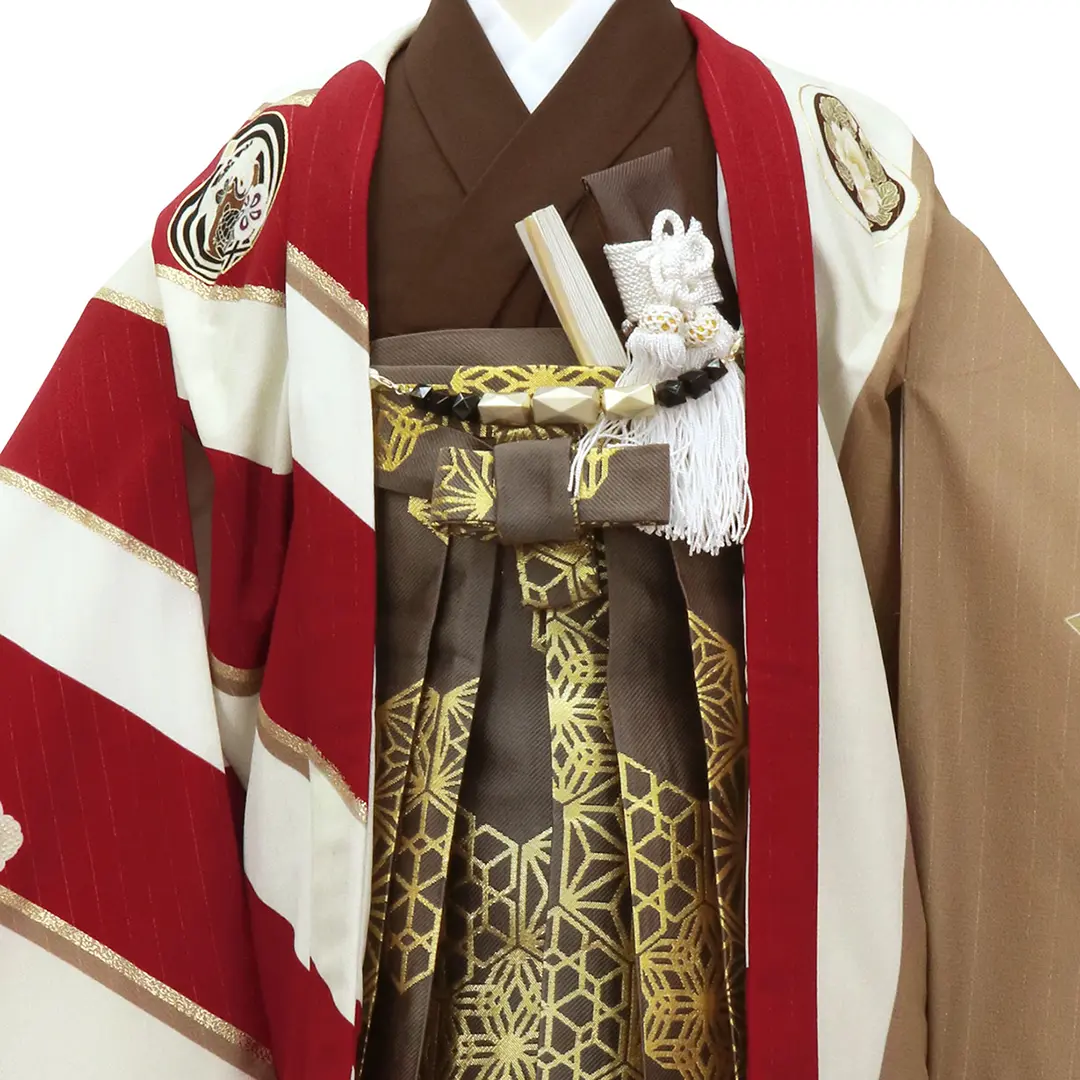 JAPAN STYLE》白地に縦縞と赤の斜め縞の片身替わりに鷹、竹の葉に薄茶