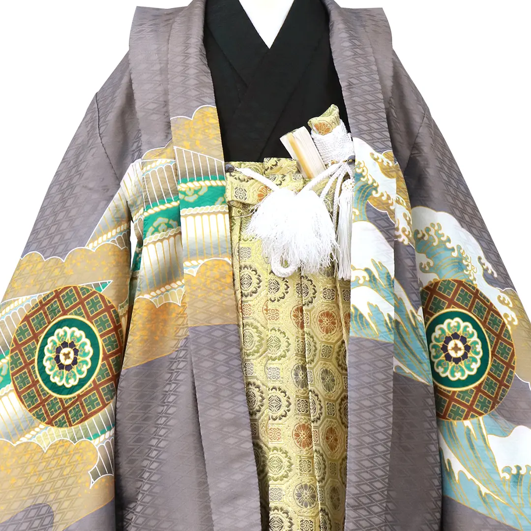 グレー地に兜と丸紋、金襴の袴／七五三・五歳男の子・袴／衿元詳細
