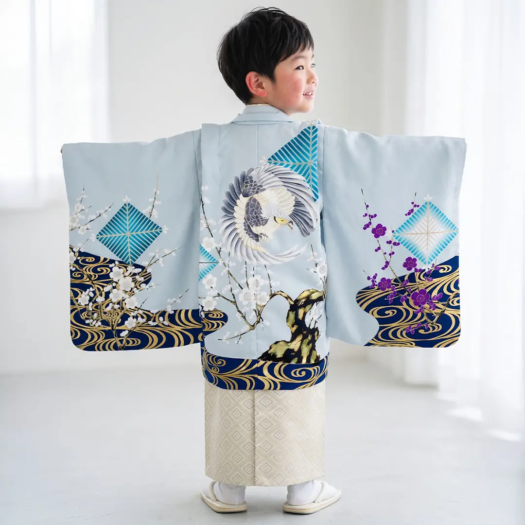 空色鼠地に白鷹と梅、白グレーの袴／小さめサイズ／七五三・五歳男の子
