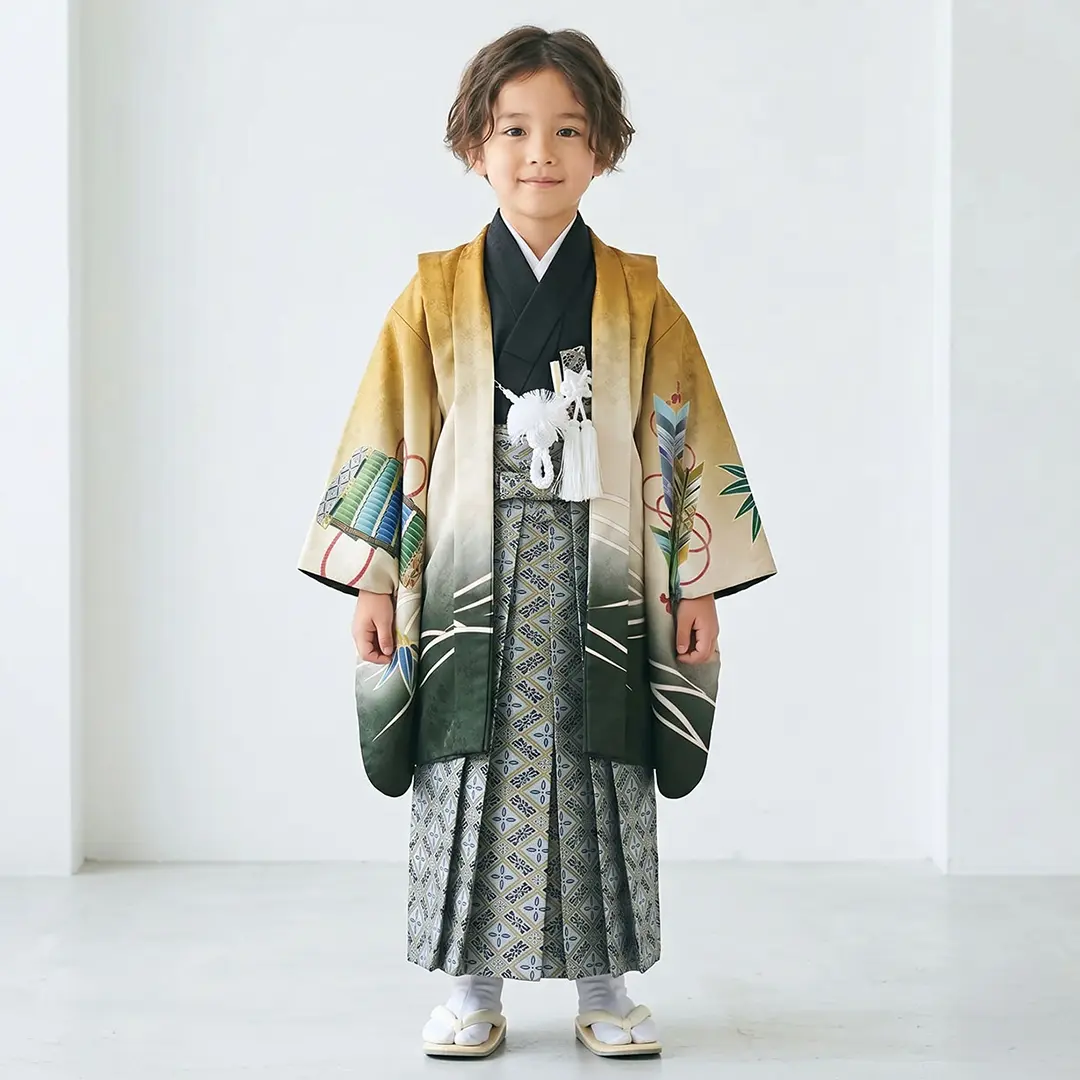 黄唐茶地に兜と片輪車文、菱の袴／七五三・五歳男の子・袴