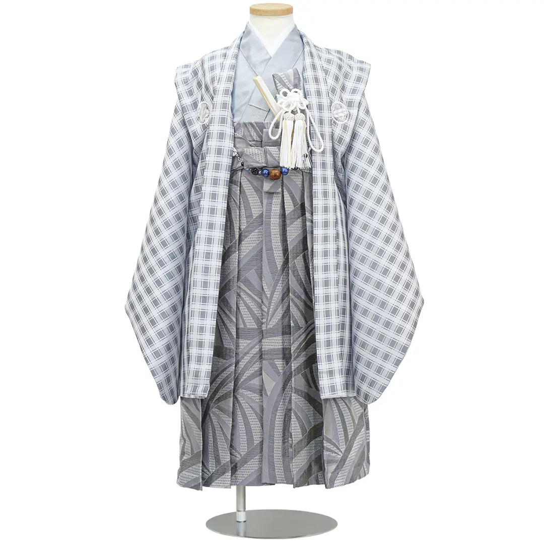 チェック柄に白の紋付、グレーの袴／七五三・五歳男の子・袴