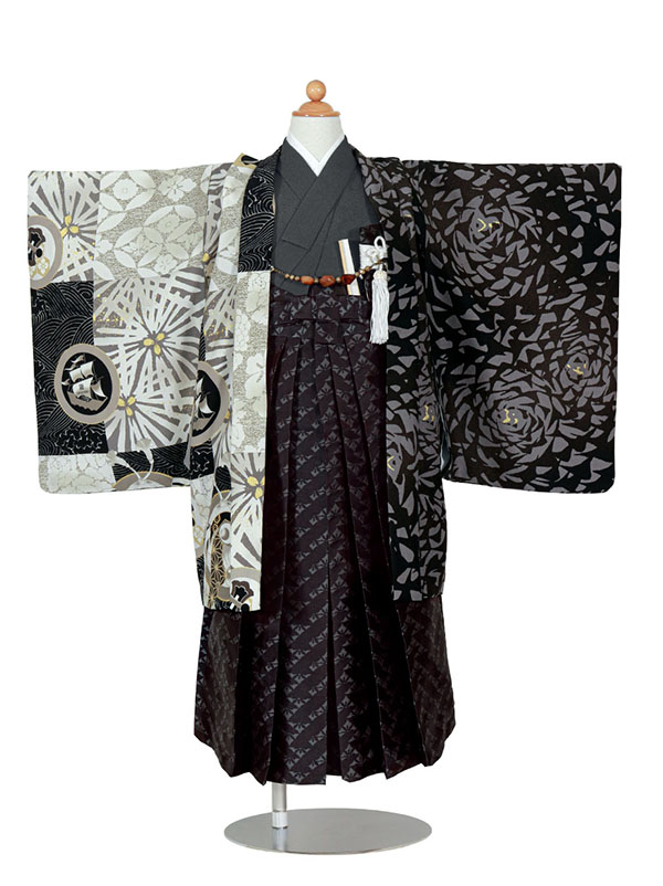 《芸艸堂》菊と吉祥文の方身がわり（黒）、黒の袴／七五三・五歳男の子・袴