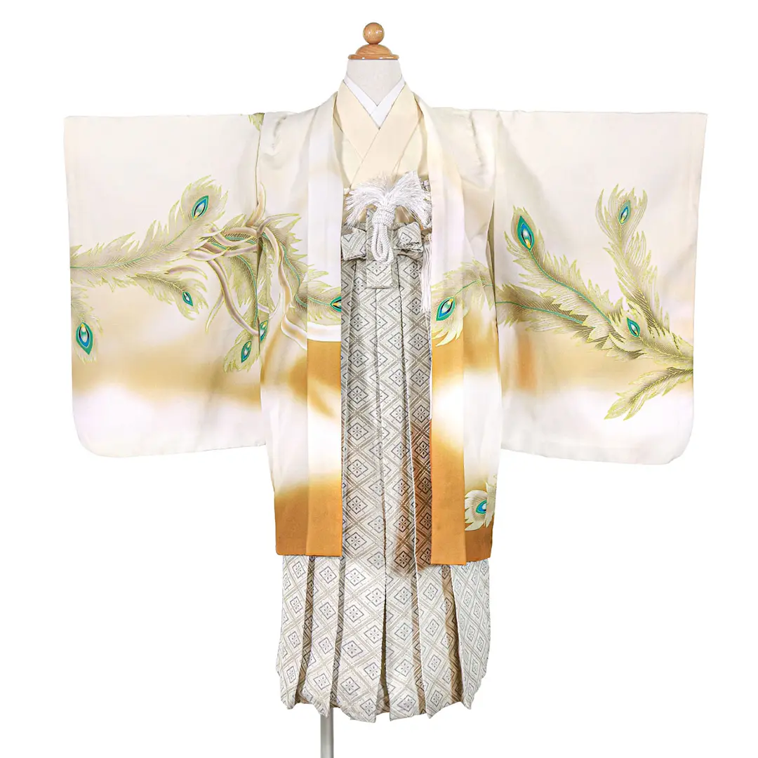 アイボリー地に金の鳳凰、白グレーの袴／七五三・五歳男の子・袴 袖を広げた状態