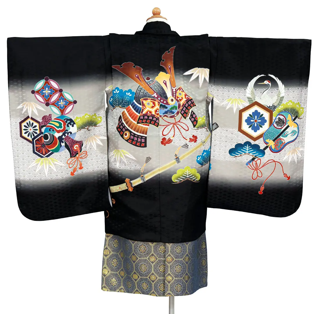黒地に太刀と兜、藍鼠の袴／七五三・五歳男の子・袴