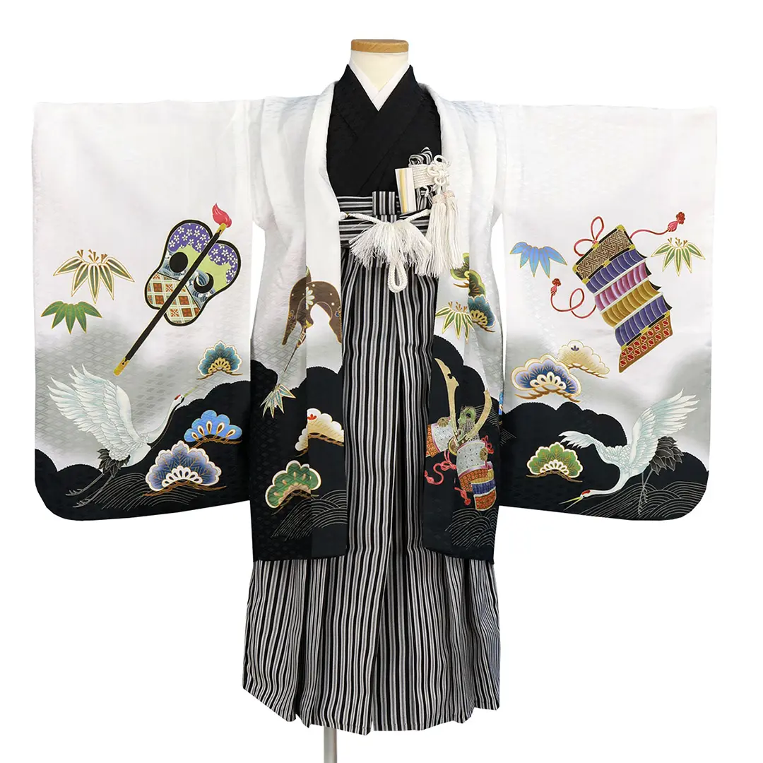 白黒地に鶴と兜、黒縞の袴／七五三・五歳男の子・袴 | 宅配着物