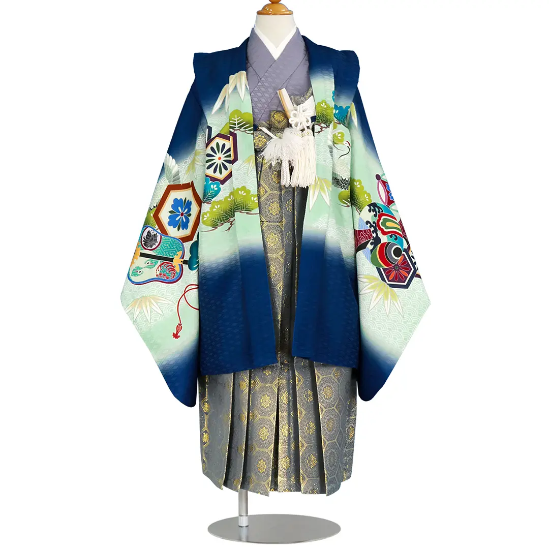 紺地に太刀と兜、藍鼠の袴／七五三・五歳男の子・袴／正面