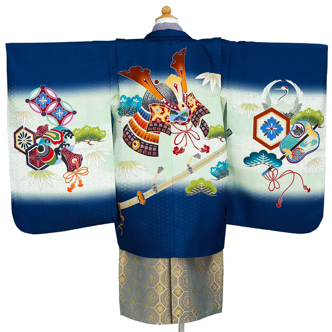 紺地に太刀と兜、藍鼠の袴／七五三・五歳男の子・袴／背中