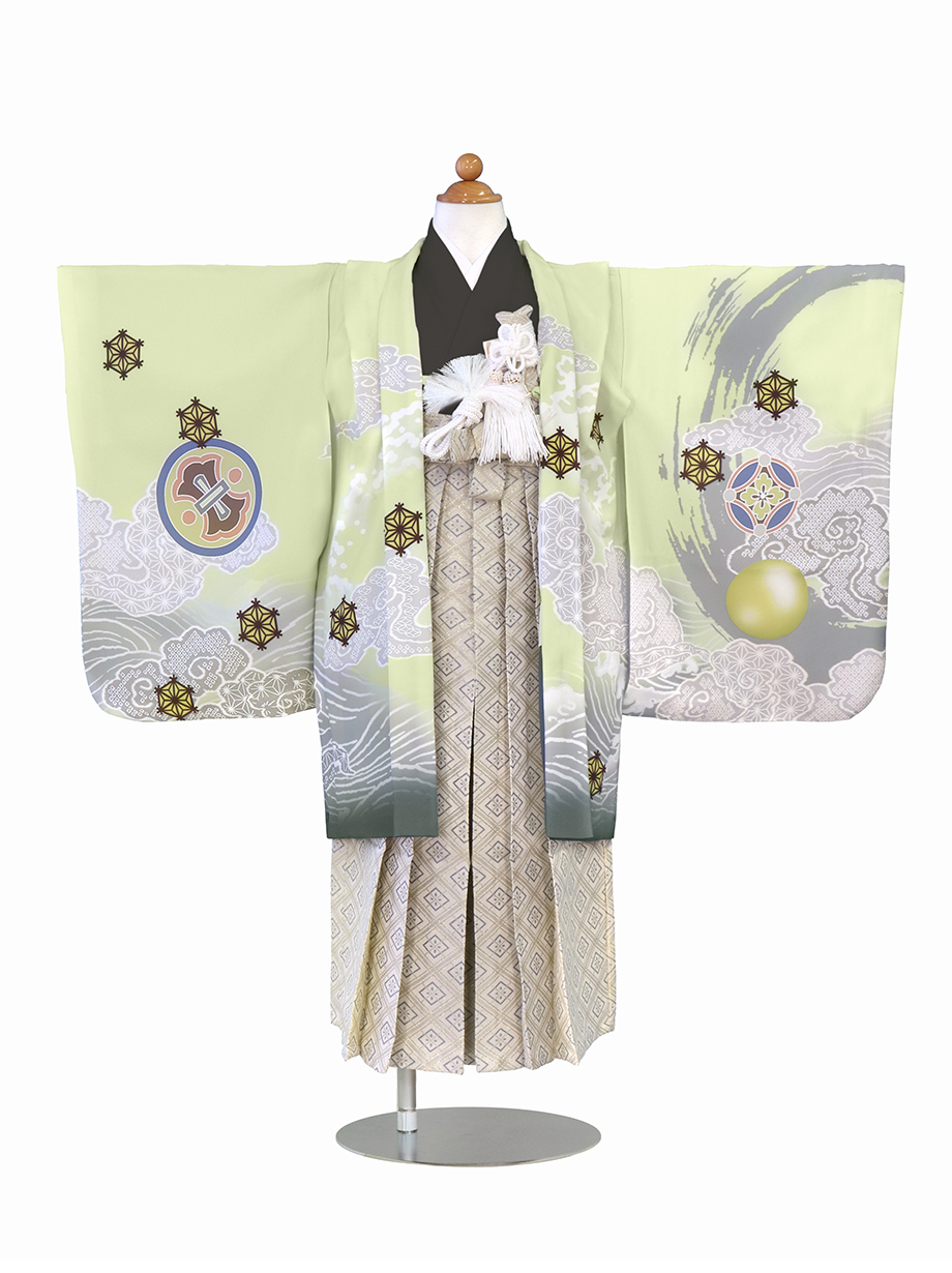 薄緑地に兜と丸紋、白グレーの袴／七五三・五歳男の子・袴