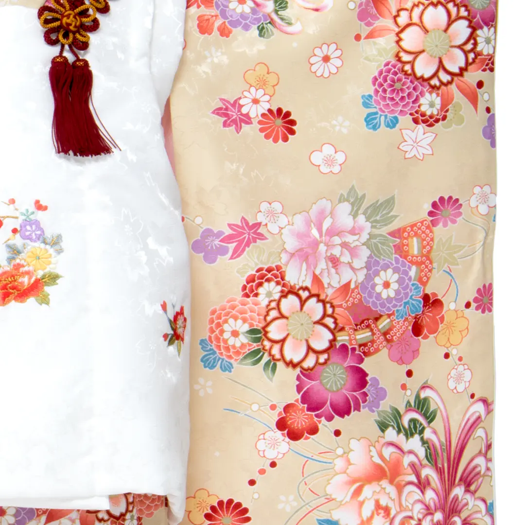 ベージュ地に菊と牡丹の被布コートセット／七五三・三歳女の子