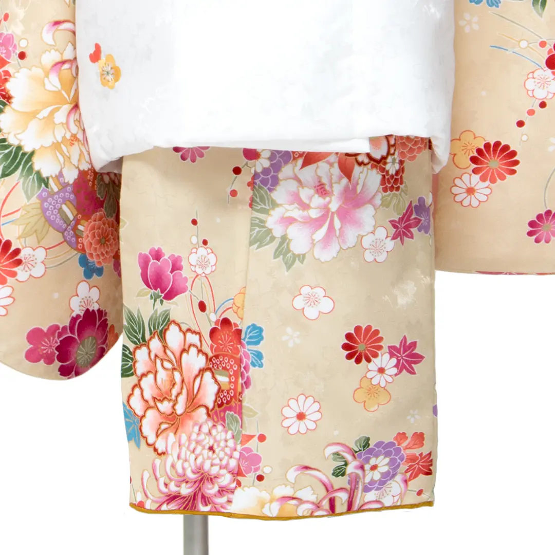 ベージュ地に菊と牡丹の被布コートセット／七五三・三歳女の子