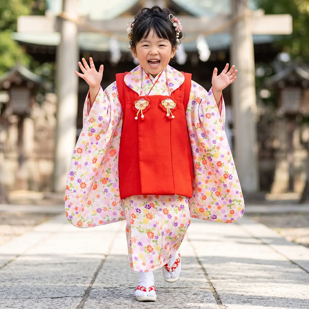 白地に小花柄の被布コートセット／七五三・三歳女の子／着用イメージ