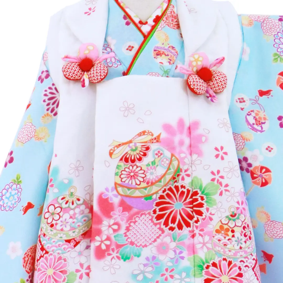 水色地に小さな菊模様、白の鞠の被布コートセット／七五三・三歳女の子／被布詳細